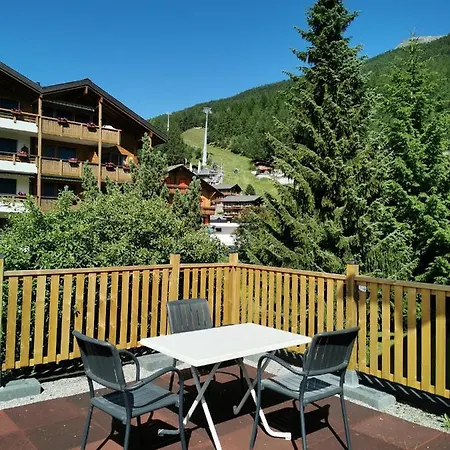 Ferienhaus Allalin 게스트하우스